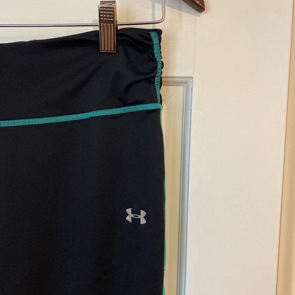 Under Armour black and green cropped leggings, size M - Picture 2 of 6